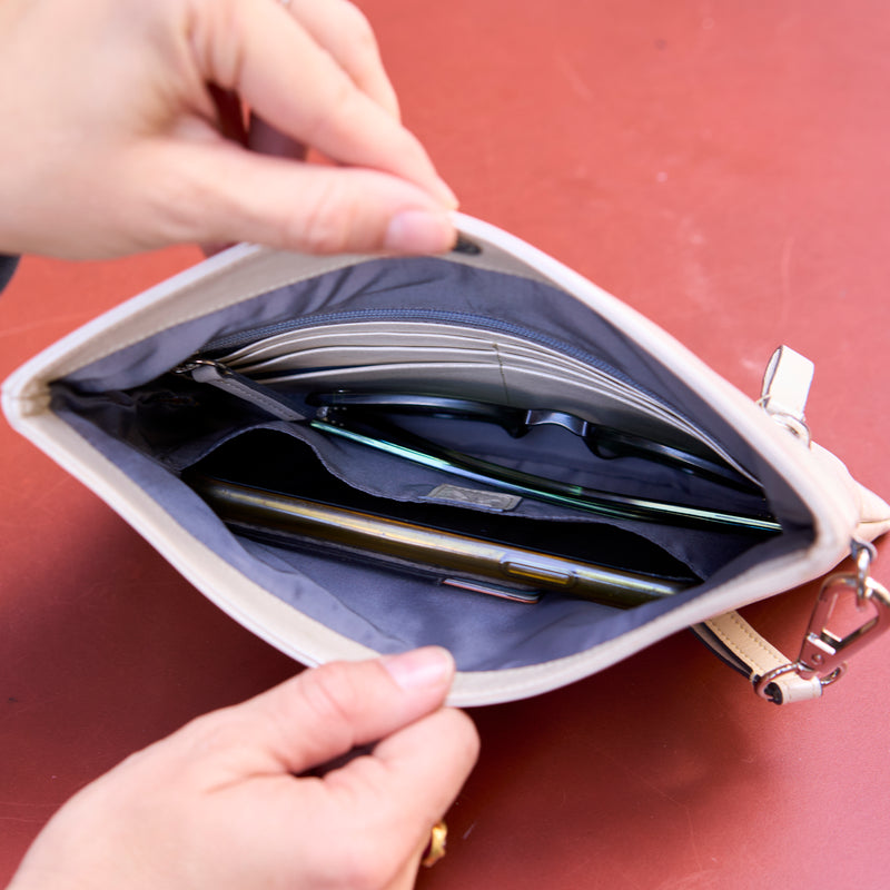 JEN ENVELOPE CLUTCH