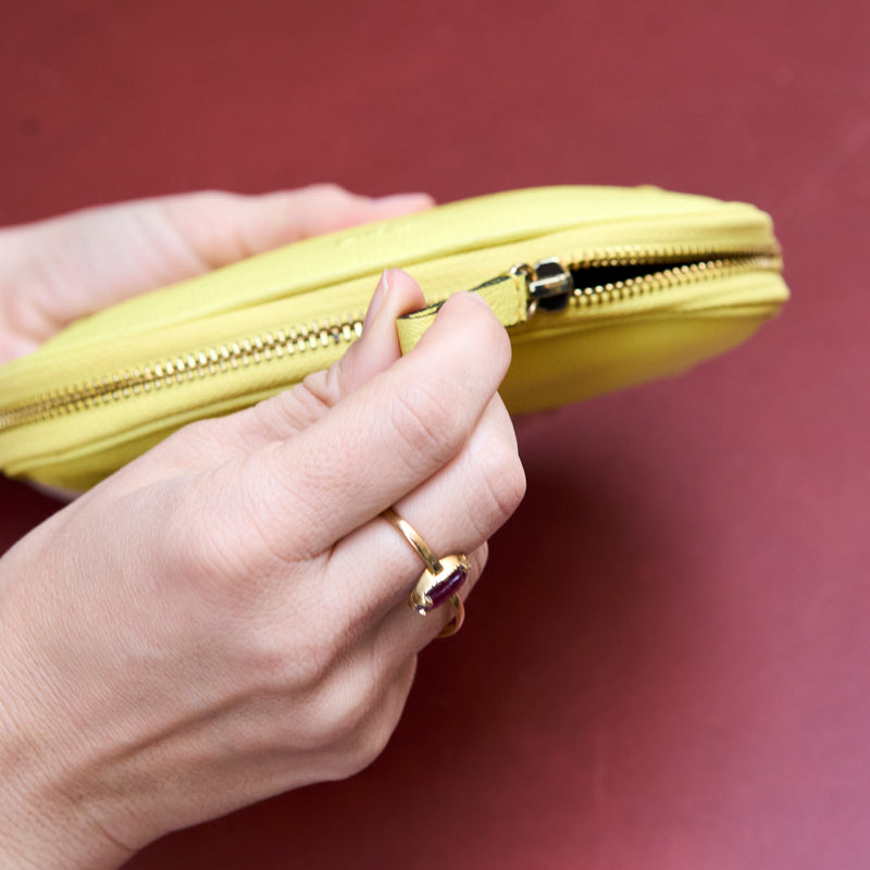 SUGAR CLAM SHAPE COSMETIC CASE