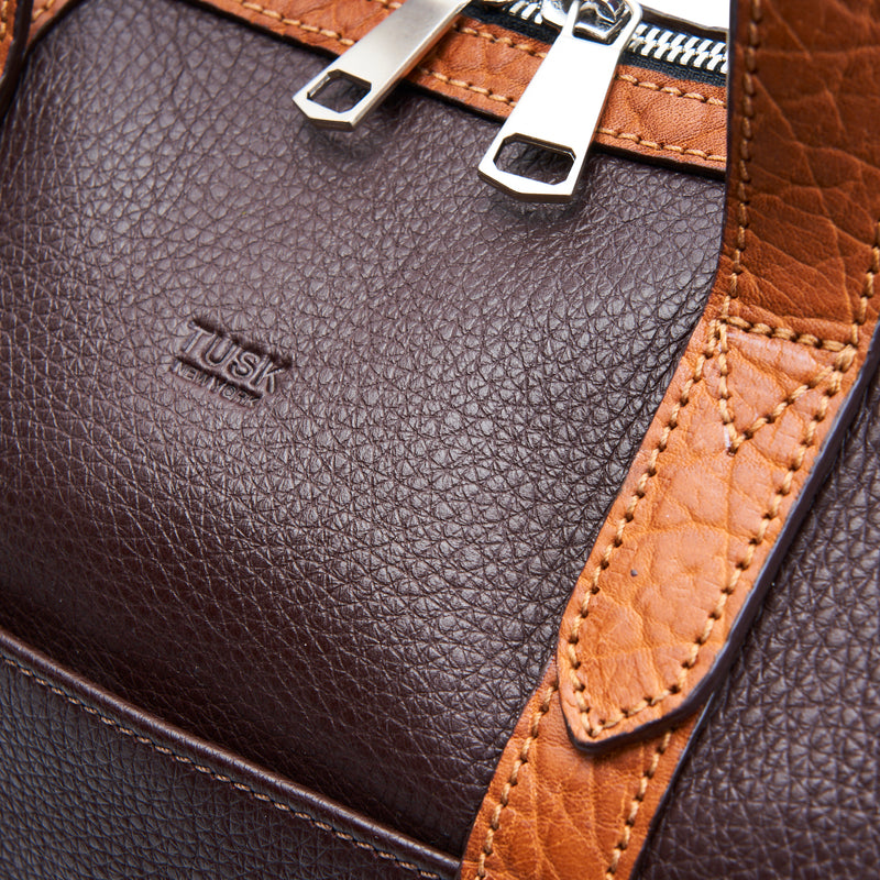 tusk-9920-pebblegrain-leather-everyday-duffel-chocolate-detail-1